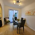 Sigerson House Long Stay Sleep 5 Free Parking