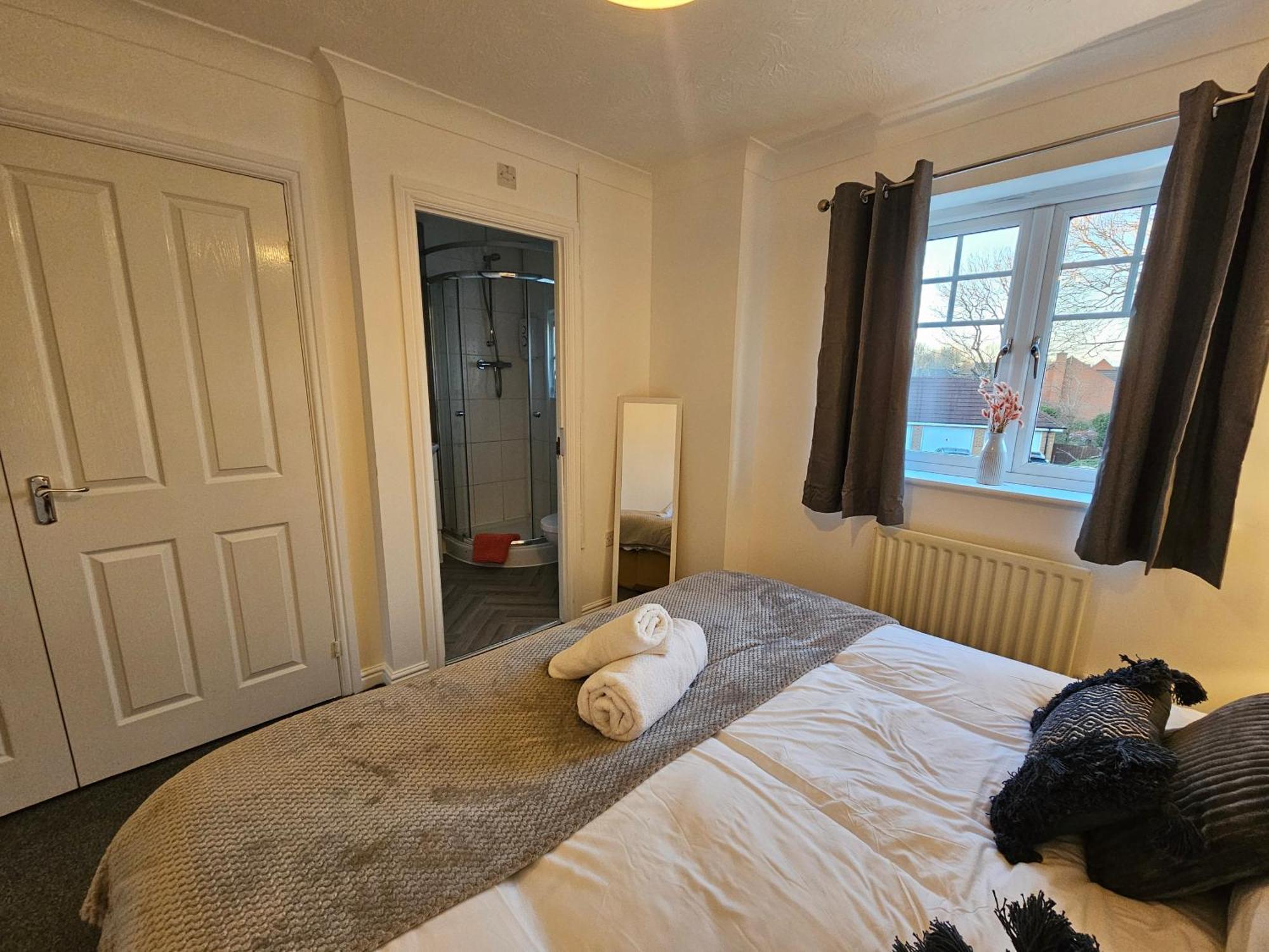 Sigerson House Long Sleep 5 Free Parking Holiday home *